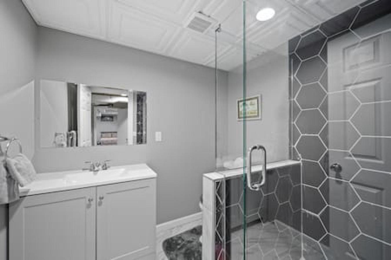 Urban Elegance Retreat In Downtown Рочестер Экстерьер фото