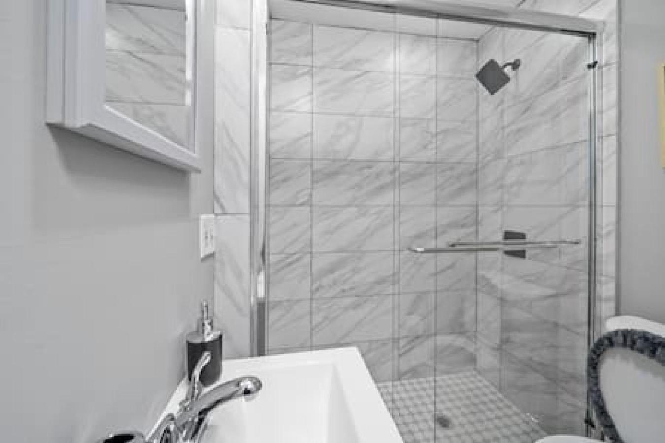 Urban Elegance Retreat In Downtown Рочестер Экстерьер фото